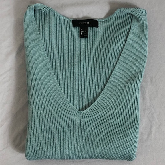Forever 21 Sweaters - Forever21 V-Neck Sweater
